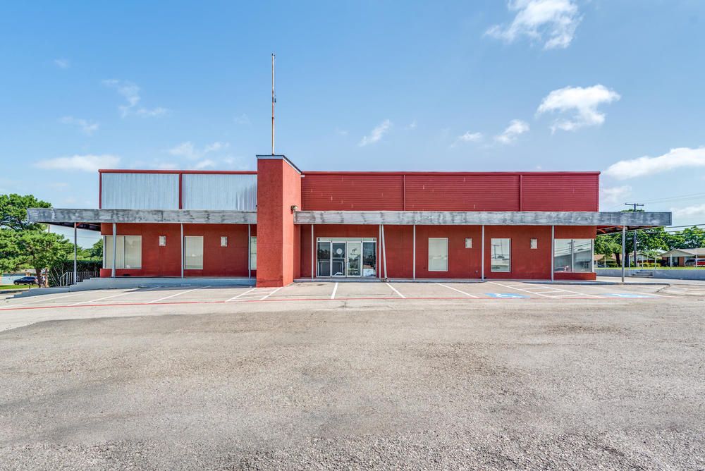 552 W Bedford Euless Rd, Hurst, TX 76053